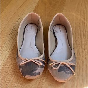 Lands’ End  ballet flats size 6.5 women’s. NWOB.